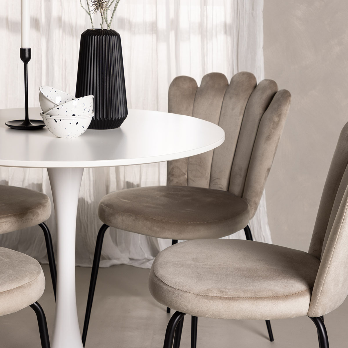 Spisegruppe Venture Home Hamden Ø80 cm med 4 Limhamn Light Stoler