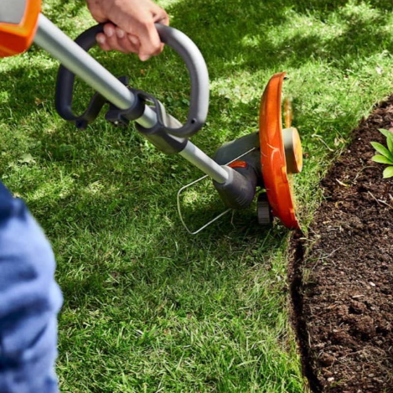 Gresstrimmer Husqvarna 110 iL med Batteri og Lader