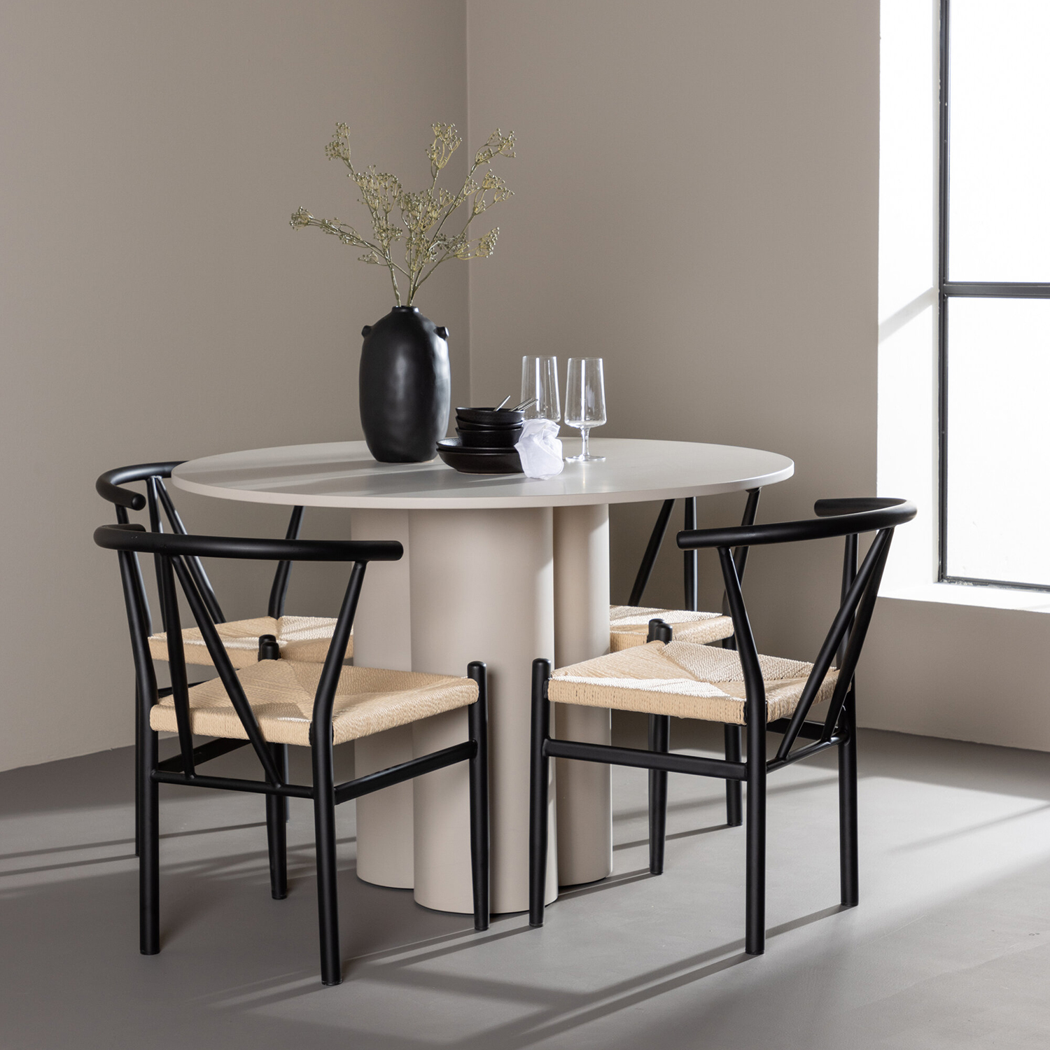 Spisegruppe Venture Home Olivia Ø110 med 4 stk Alfons Stoler