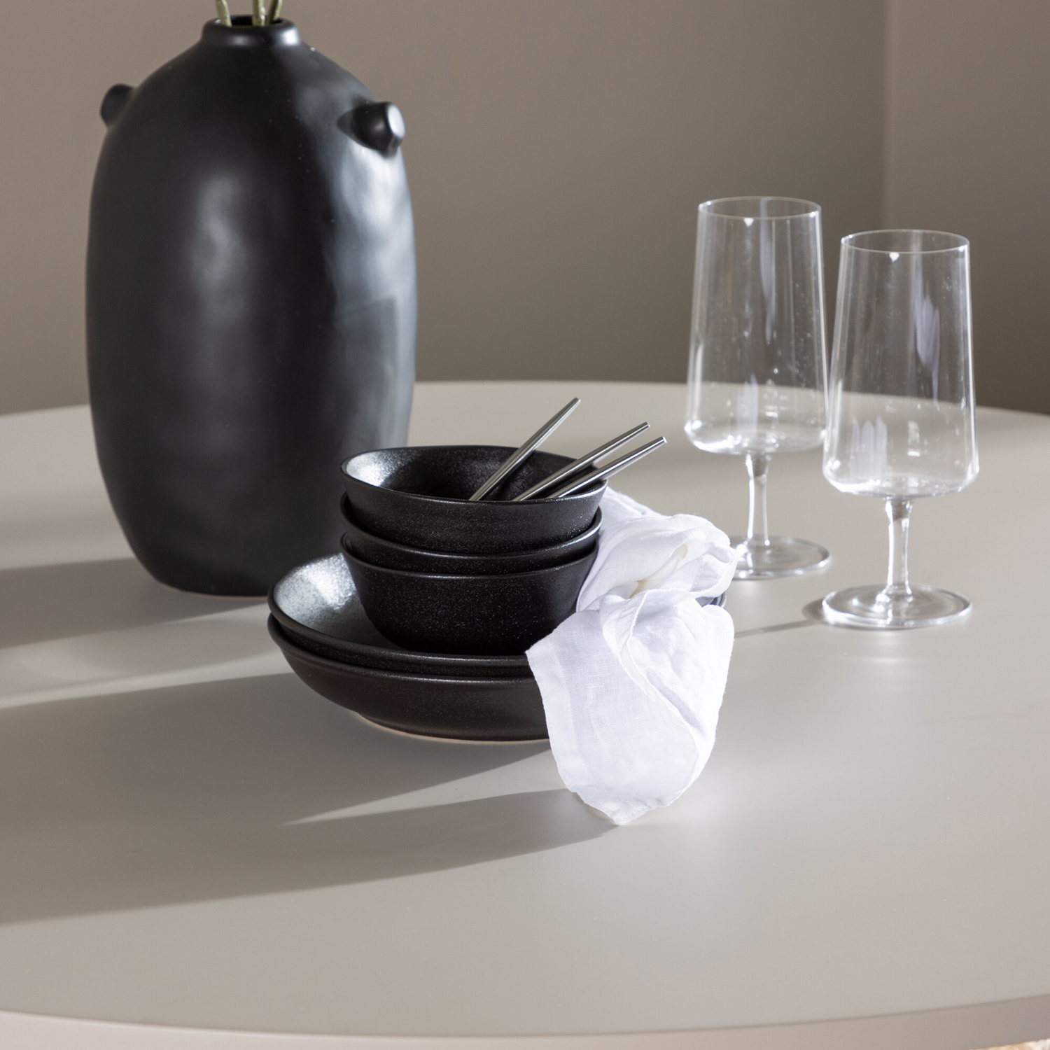 Spisegruppe Venture Home Olivia Ø110 med 4 stk Alfons Stoler
