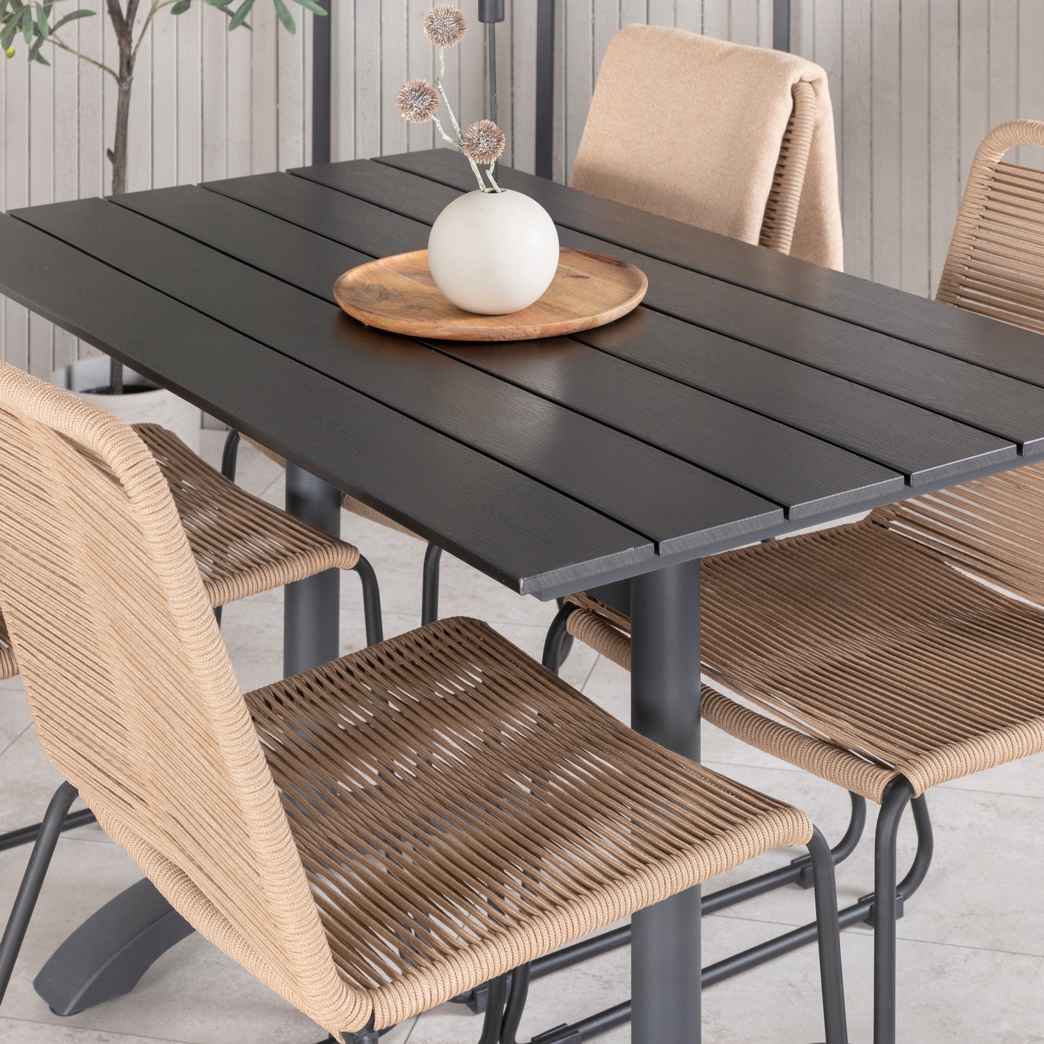 Spisegruppe Venture Home Denver med 4 Lindos Stoler