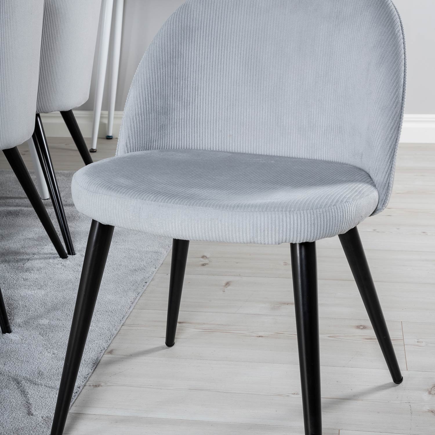Spisegruppe Venture Home Pobbie med 6 Valentina Stoler Manchester