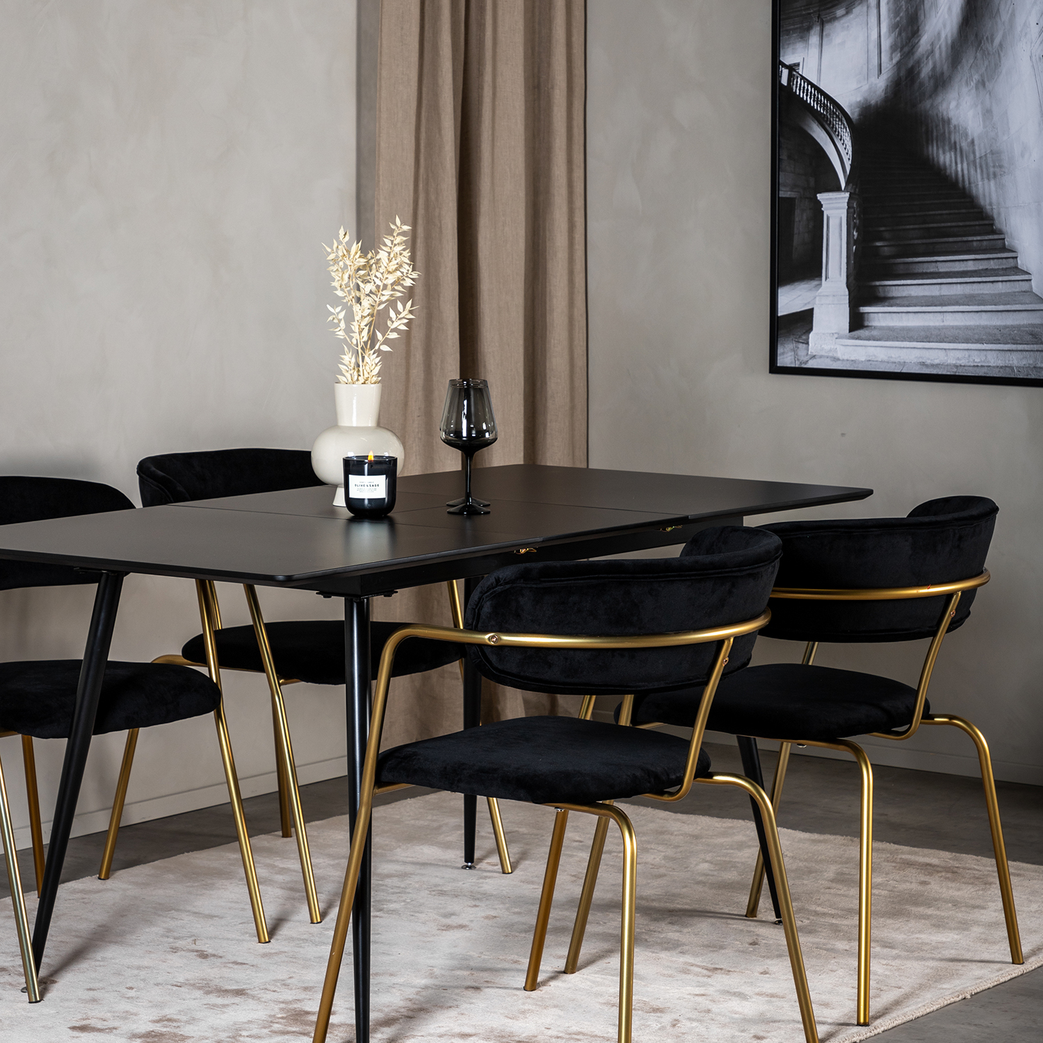 Spisegruppe Venture Home Silvia med Innleggsplate og 4 Aris Karmstoler
