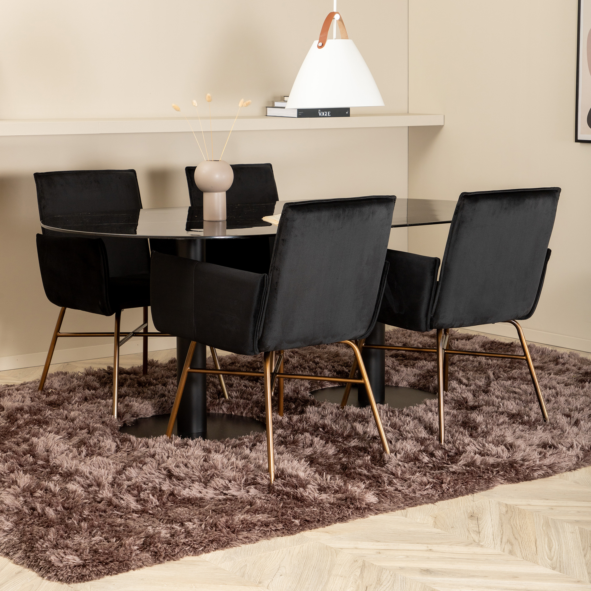 Spisegruppe Venture Home Oslo med 4 Annika Stoler