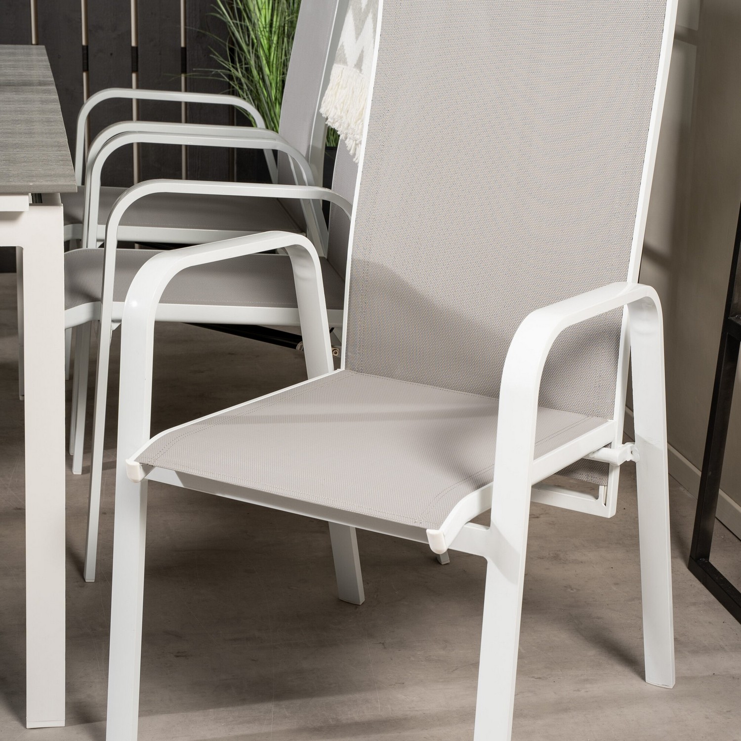 Spisegruppe Venture Home Lova 160/240 med 6 Copacabana Stoler