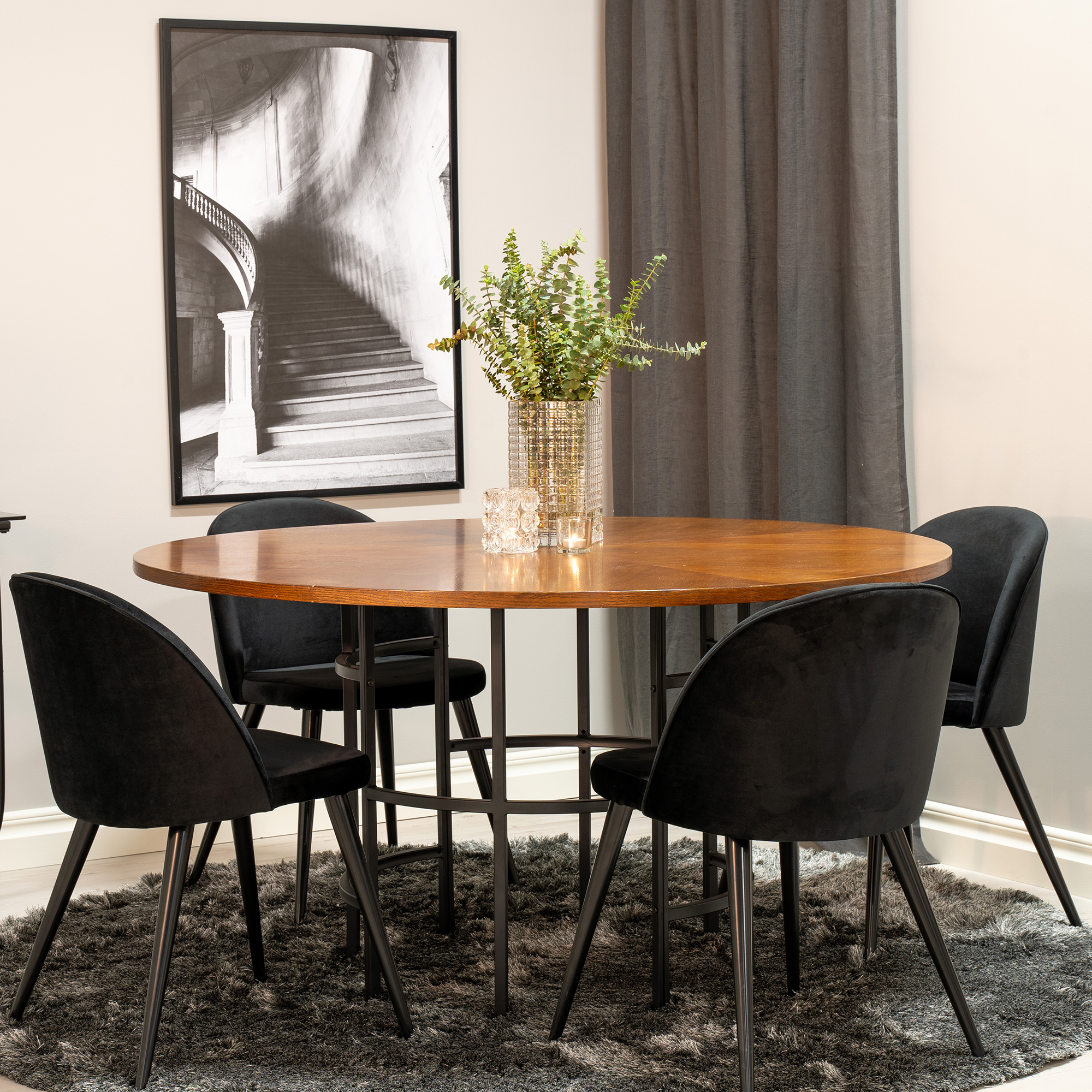 Spisegruppe furniture/fashion Copenhagen med 4 Valentina Fløyel Stoler