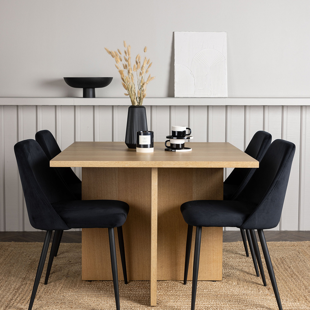 Spisegruppe Venture Home Leo med 4 Night Fløyel Stoler