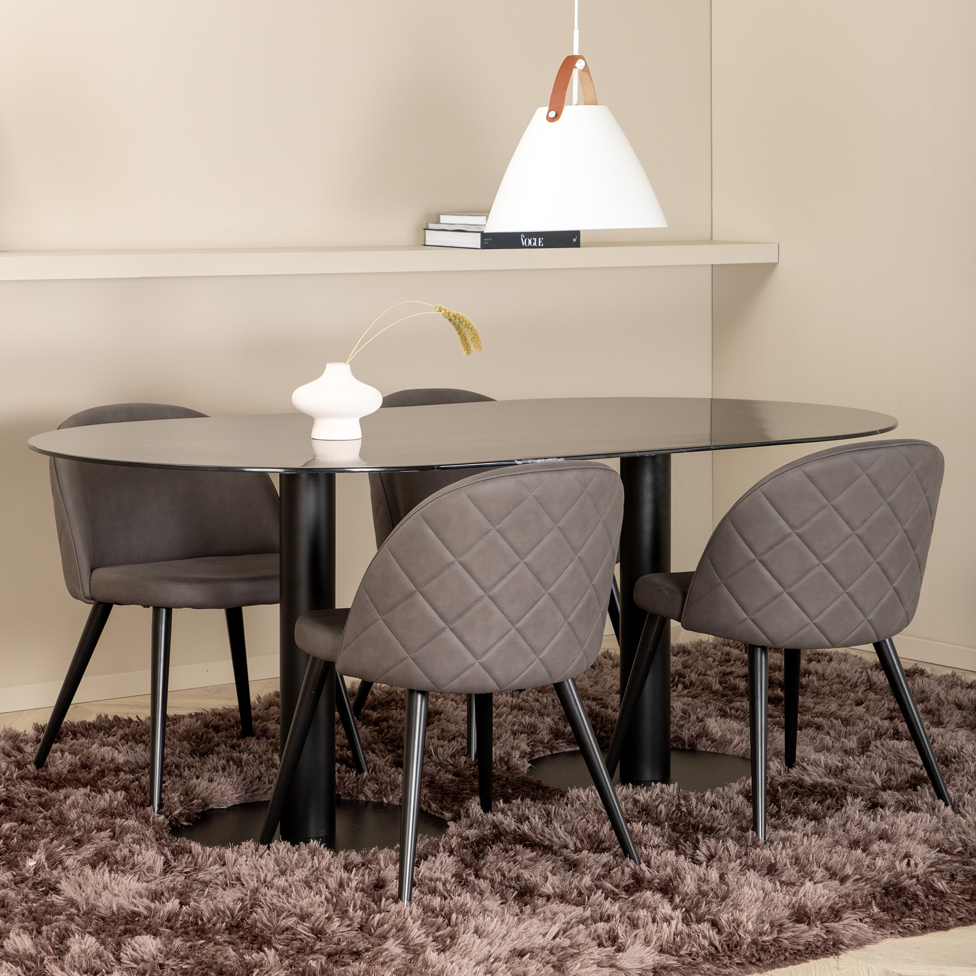 Spisegruppe Venture Home Oslo med 4 Valentina Stitcthes Stoler
