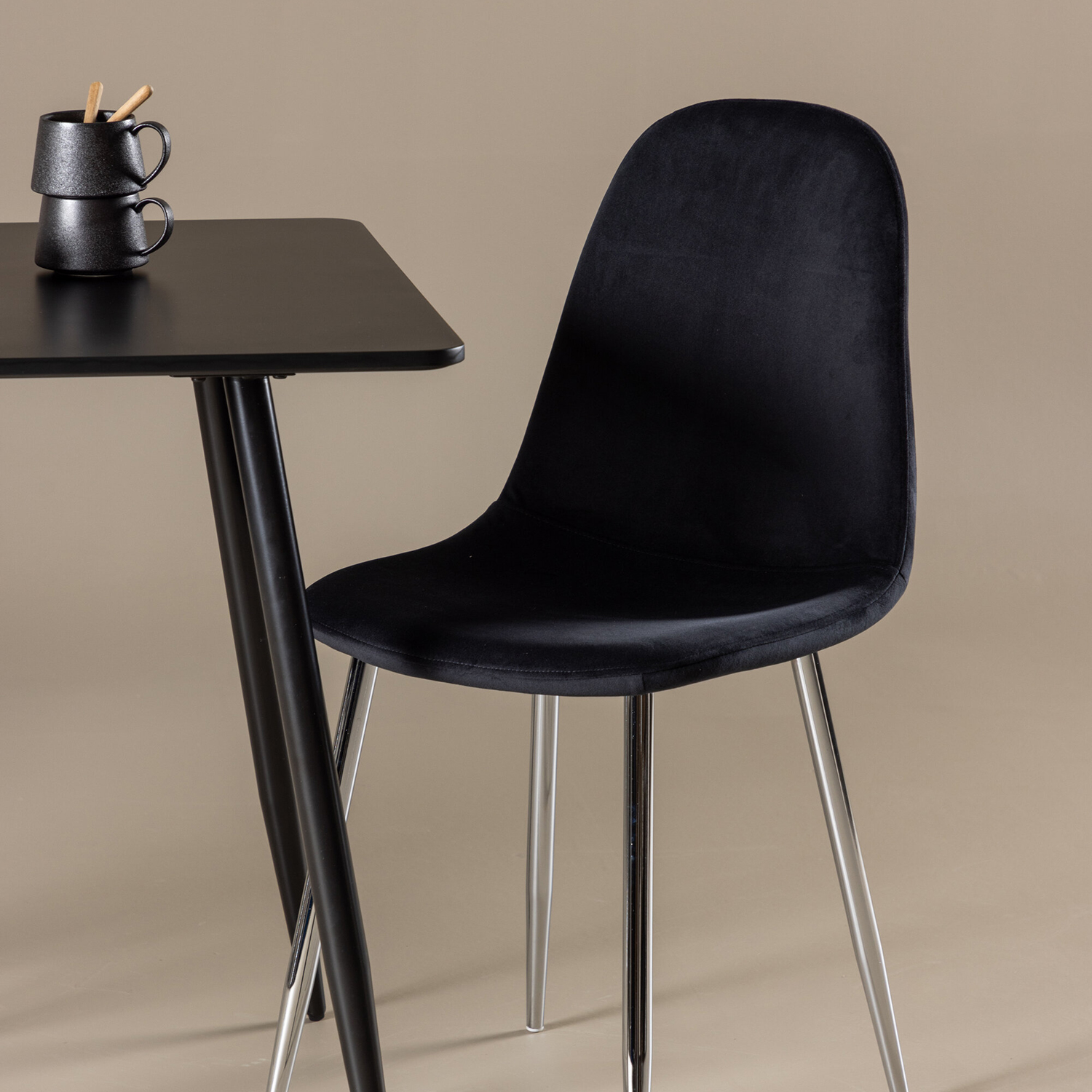 Spisegruppe Venture Home Polar 75 med 2 stk Polar Stoler Fløyel