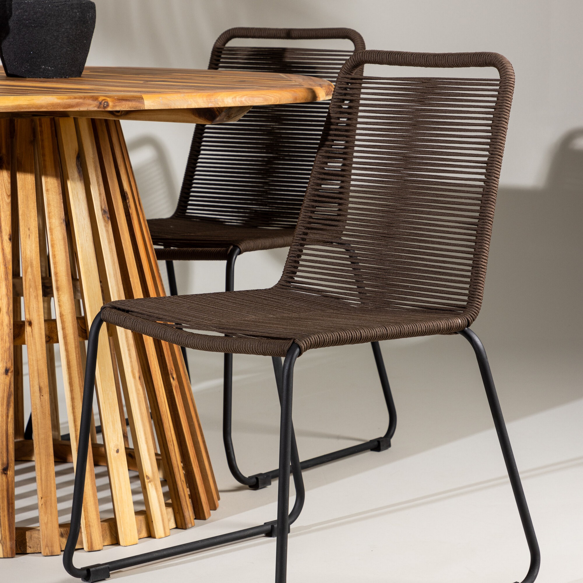 Hagegruppe Venture Home Lumpur med 4 Lindos Stoler