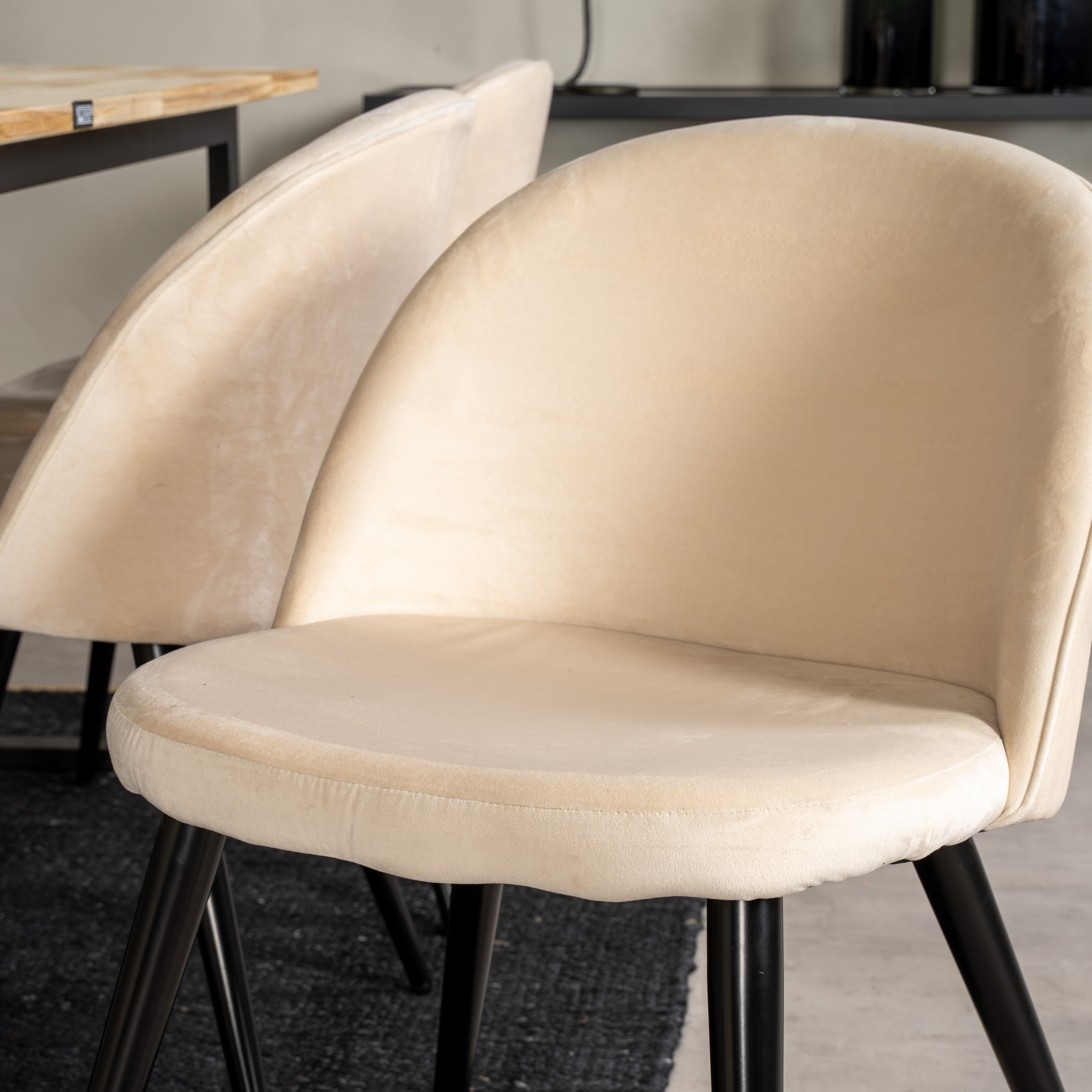 Spisegruppe Venture Home Cirebon med 6 Velvet Stoler