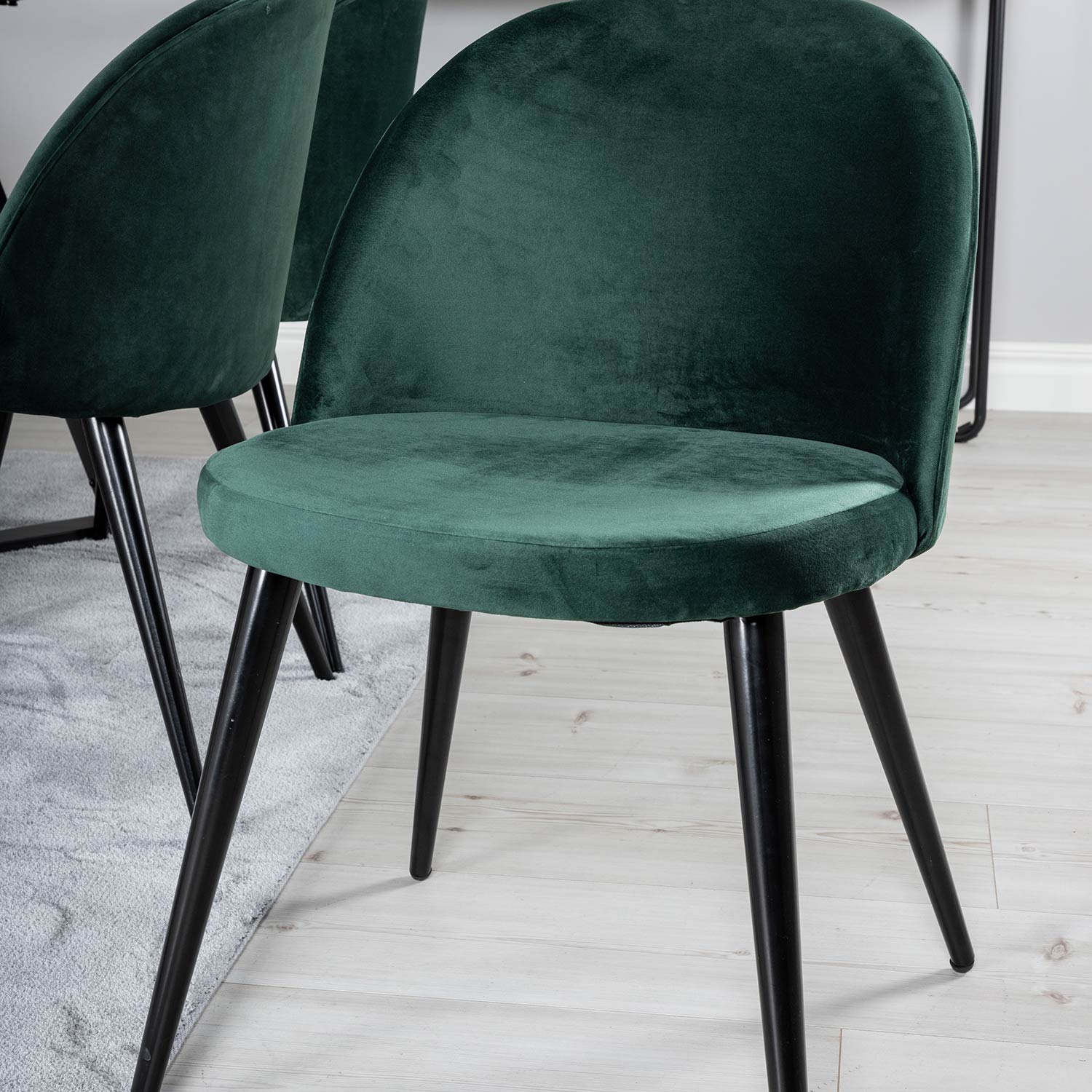 Spisegruppe Venture Home Madde med 6 Valentina Stoler Fløyel
