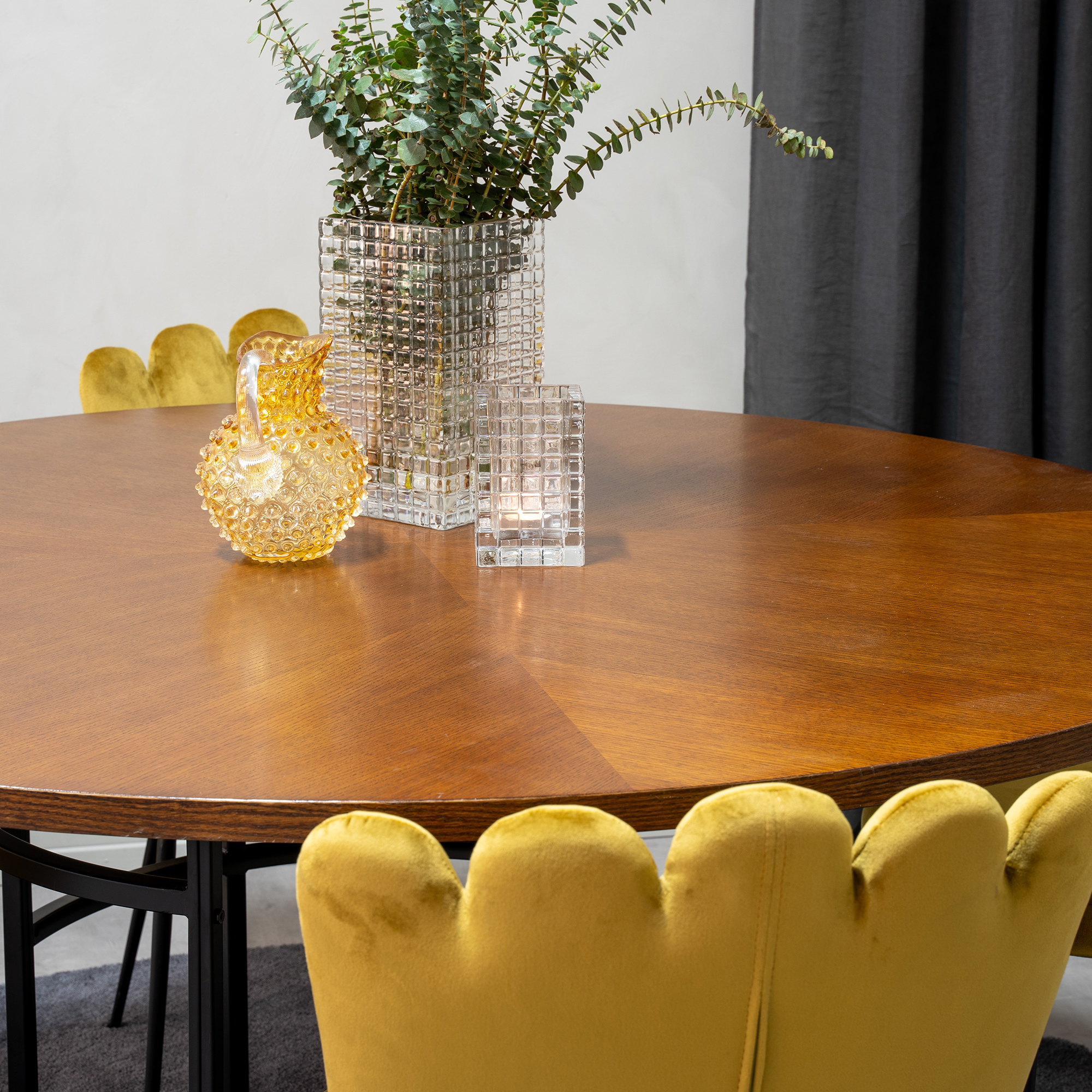 Spisegruppe Venture Home Copenhagen med 4 Limhamn Light Gull Stoler