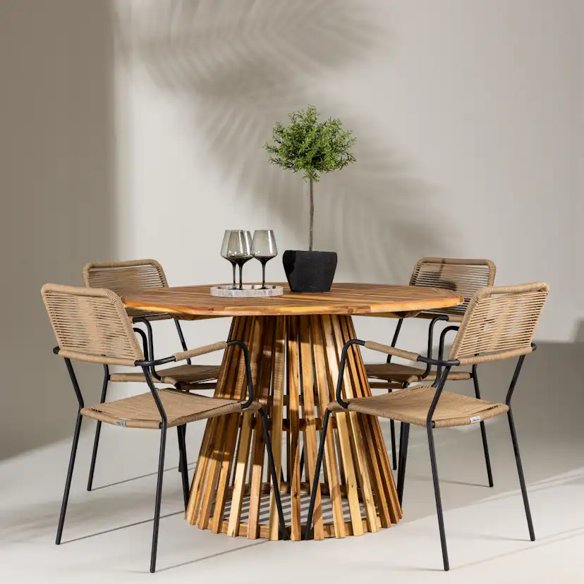 Hagegruppe Venture Home Lumpur med 4 Lindos Lenestoler