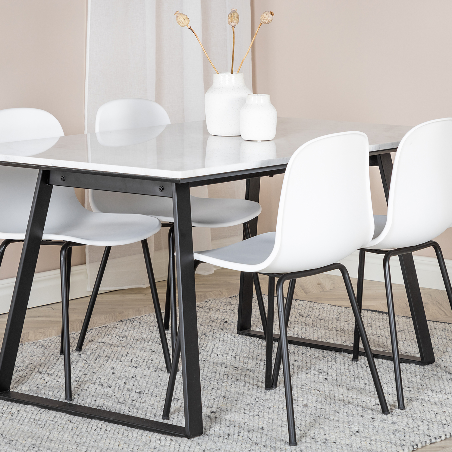 Spisegruppe Venture Home Estelle 140 med 4 Ardi Stoler