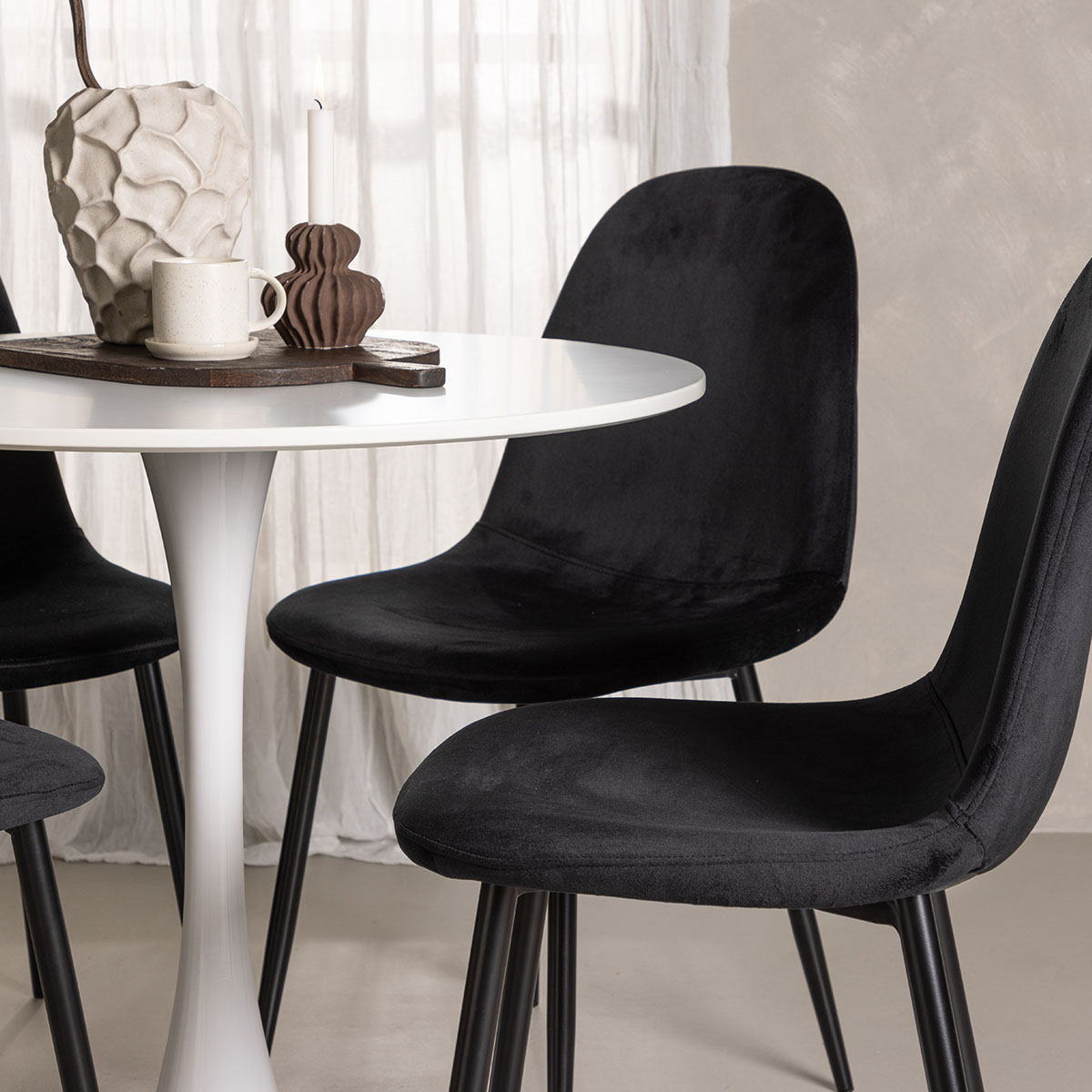 Spisegruppe Venture Home Hamden Ø80 cm med 4 Polar Fløyel Stoler