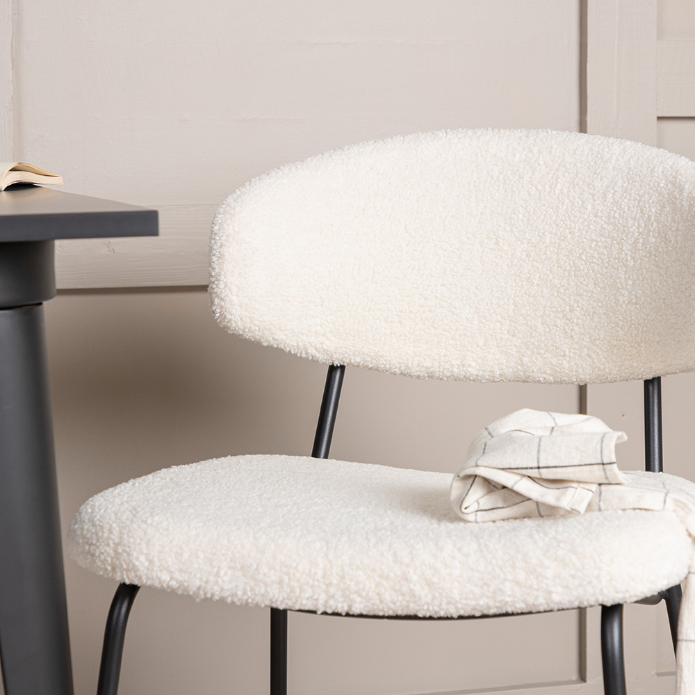 Spisegruppe Venture Home Tempe med 2 Chico Stoler