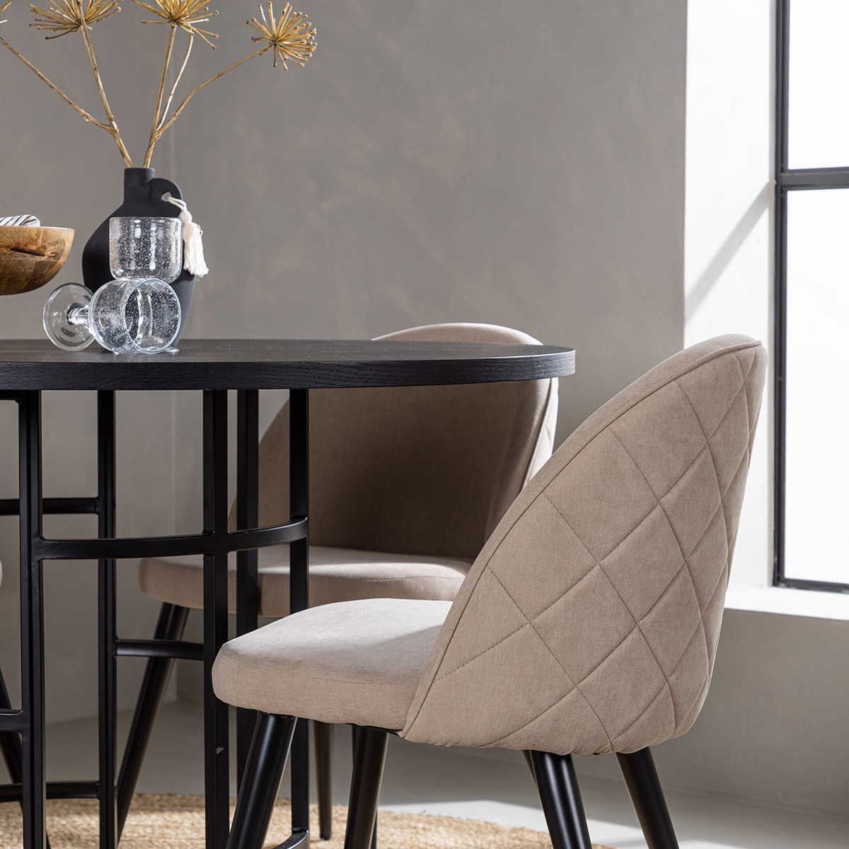 Spisegruppe Venture Home Copenhagen med 4 Velvet Stitches Stoler