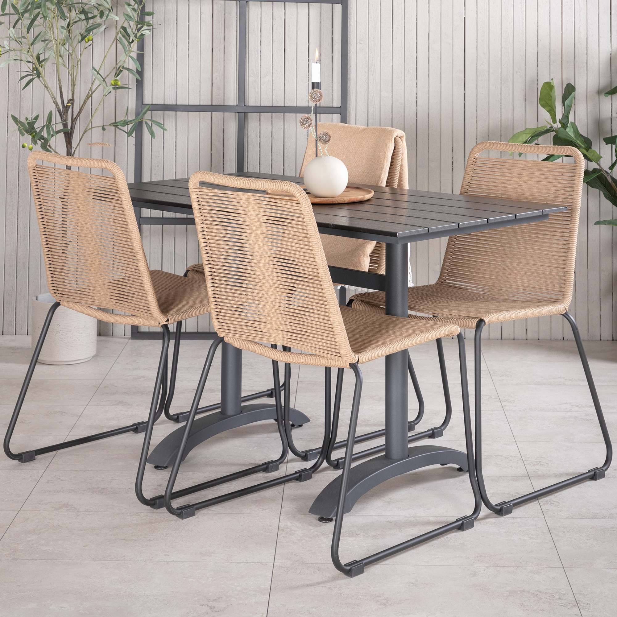 Spisegruppe Venture Home Denver med 4 Lindos Stoler