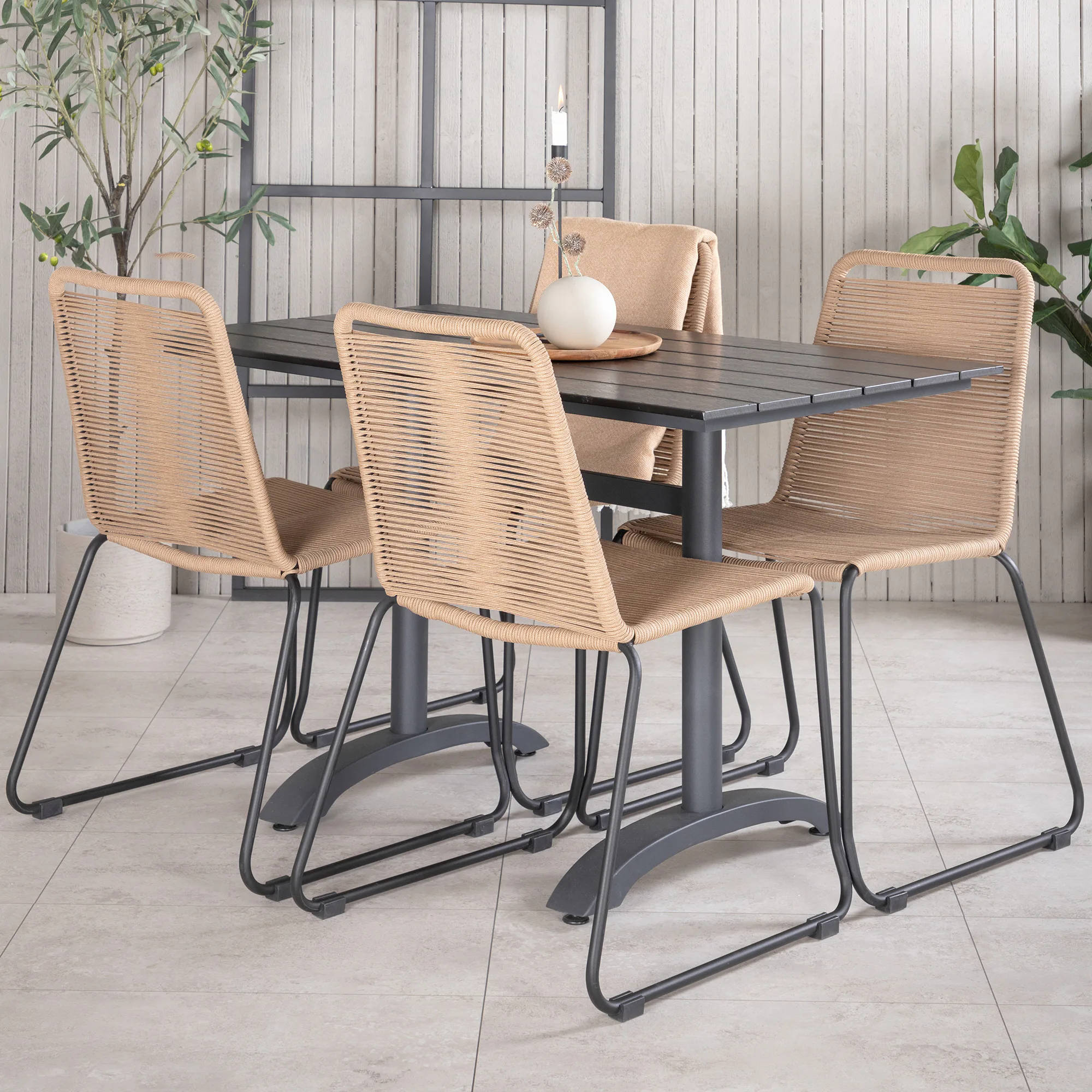 Spisegruppe Venture Home Denver med 4 Lindos Stoler