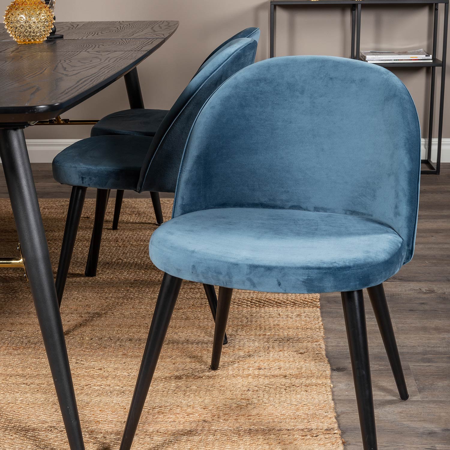 Spisegruppe Venture Home Gold med 6 Velvet Stoler