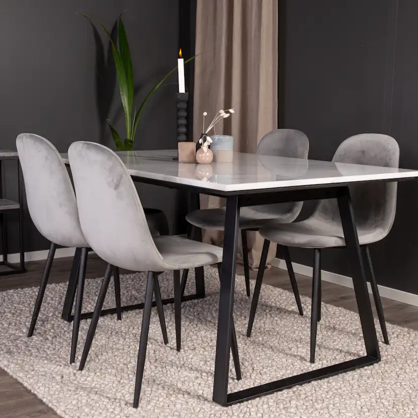 Spisegruppe Venture Home Estelle 140 med 4 Pobbie Stoler Fløyel