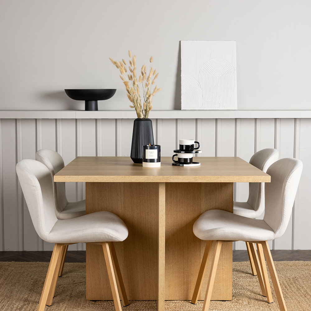 Spisegruppe Venture Home Leo med 4 Lilja Stoler