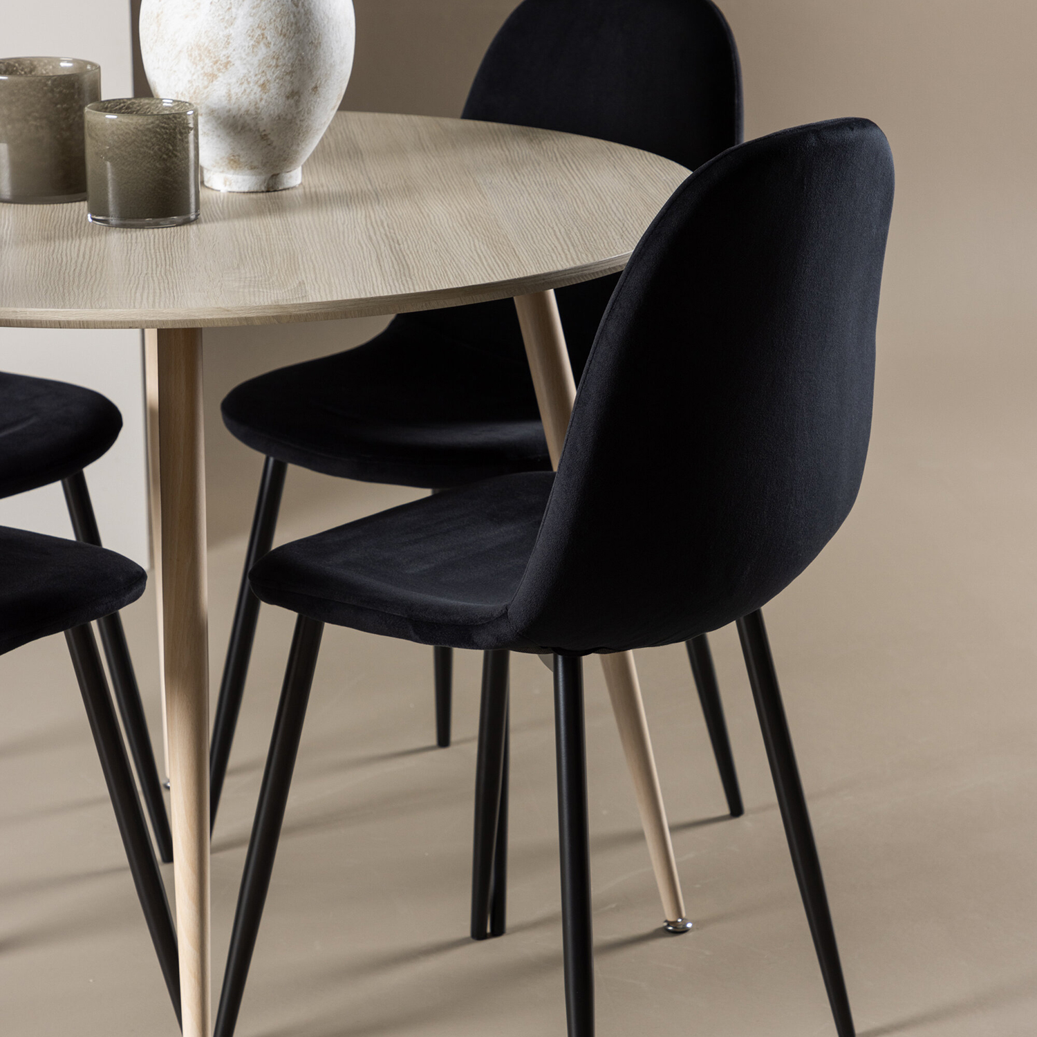Spisegruppe Venture Home Plaza Ø100 med 4 stk Polar Stoler Fløyel