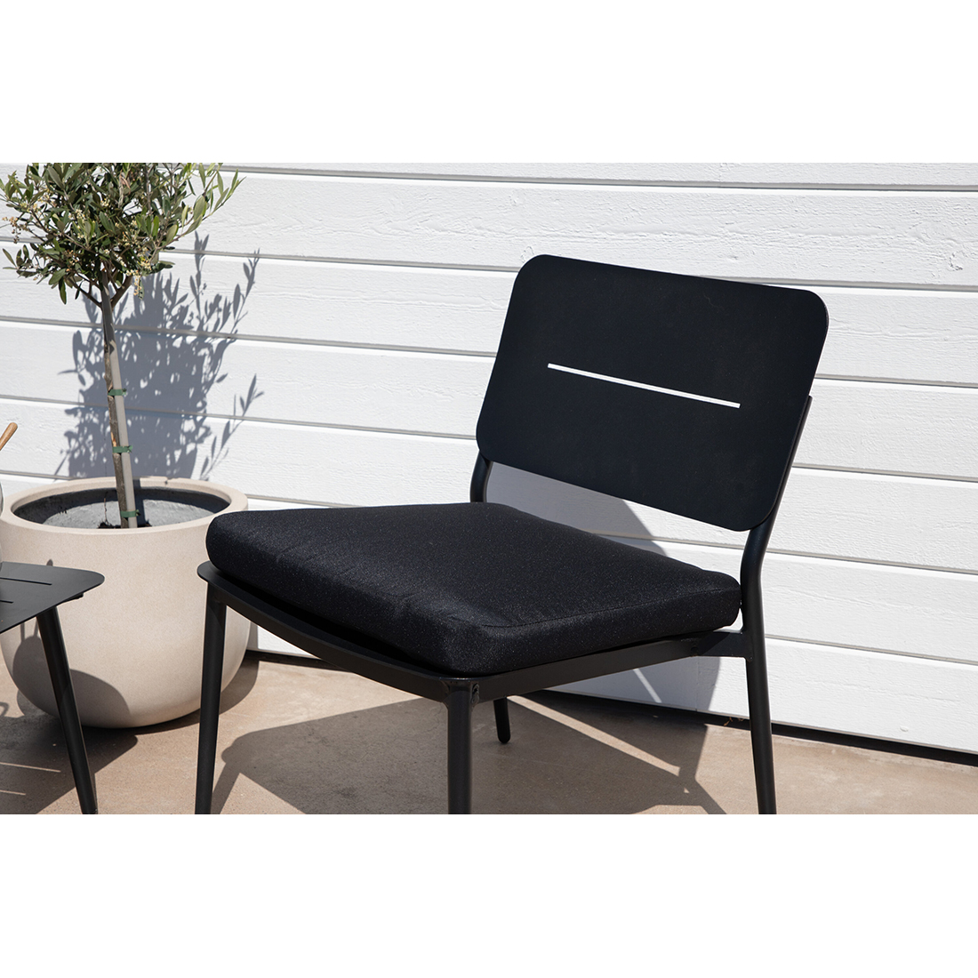 Lina lounge Chair - Black / Black Cushion Sort