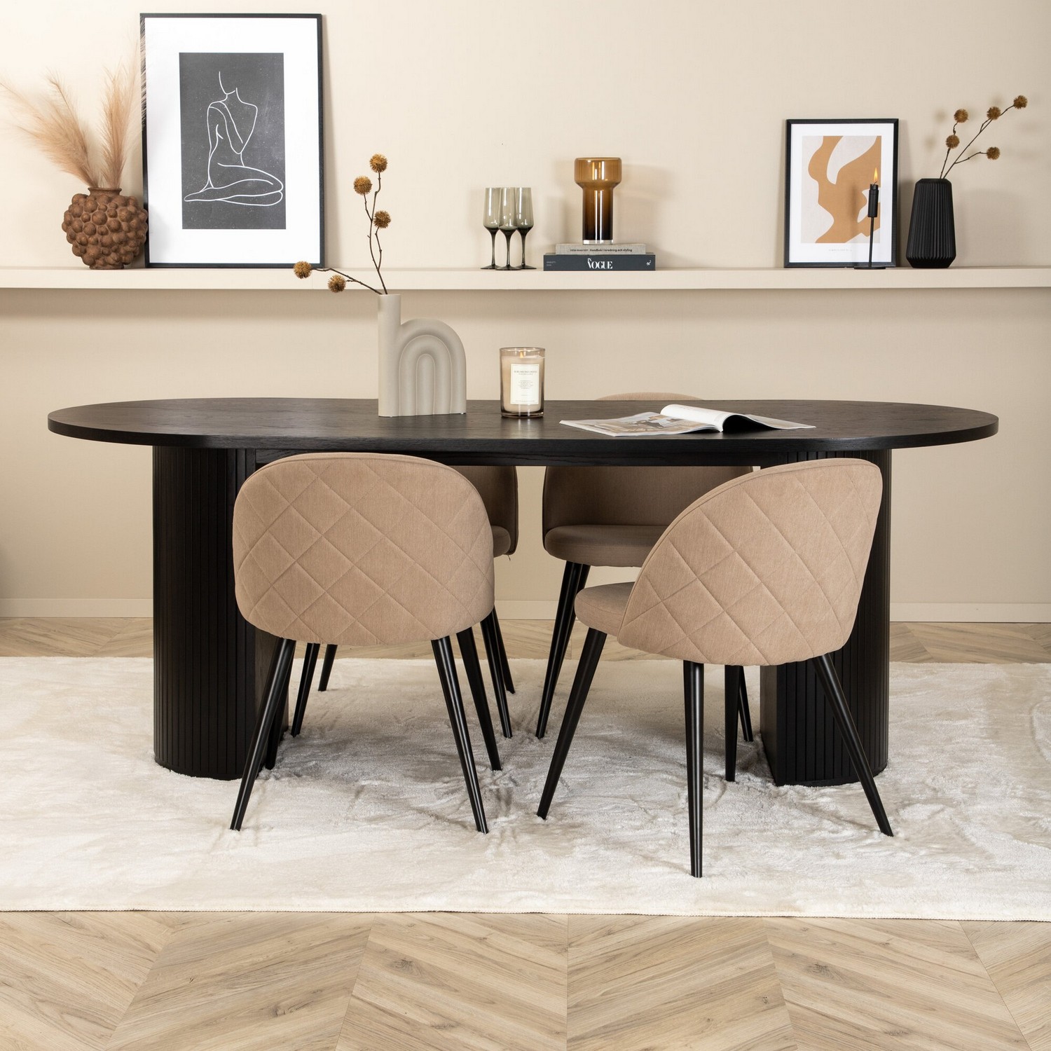 Spisegruppe Venture Home Bianca med 4 Valentina Sort Stitcthes Stoler