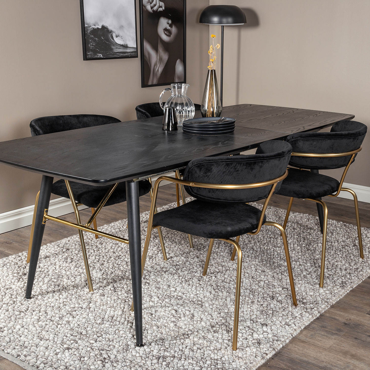 Spisegruppe Venture Home Gold med 4 Arrow Stoler