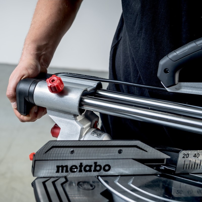 Kapp-/gjæringssag Metabo KGS 216 M + Ekstra Sagblad