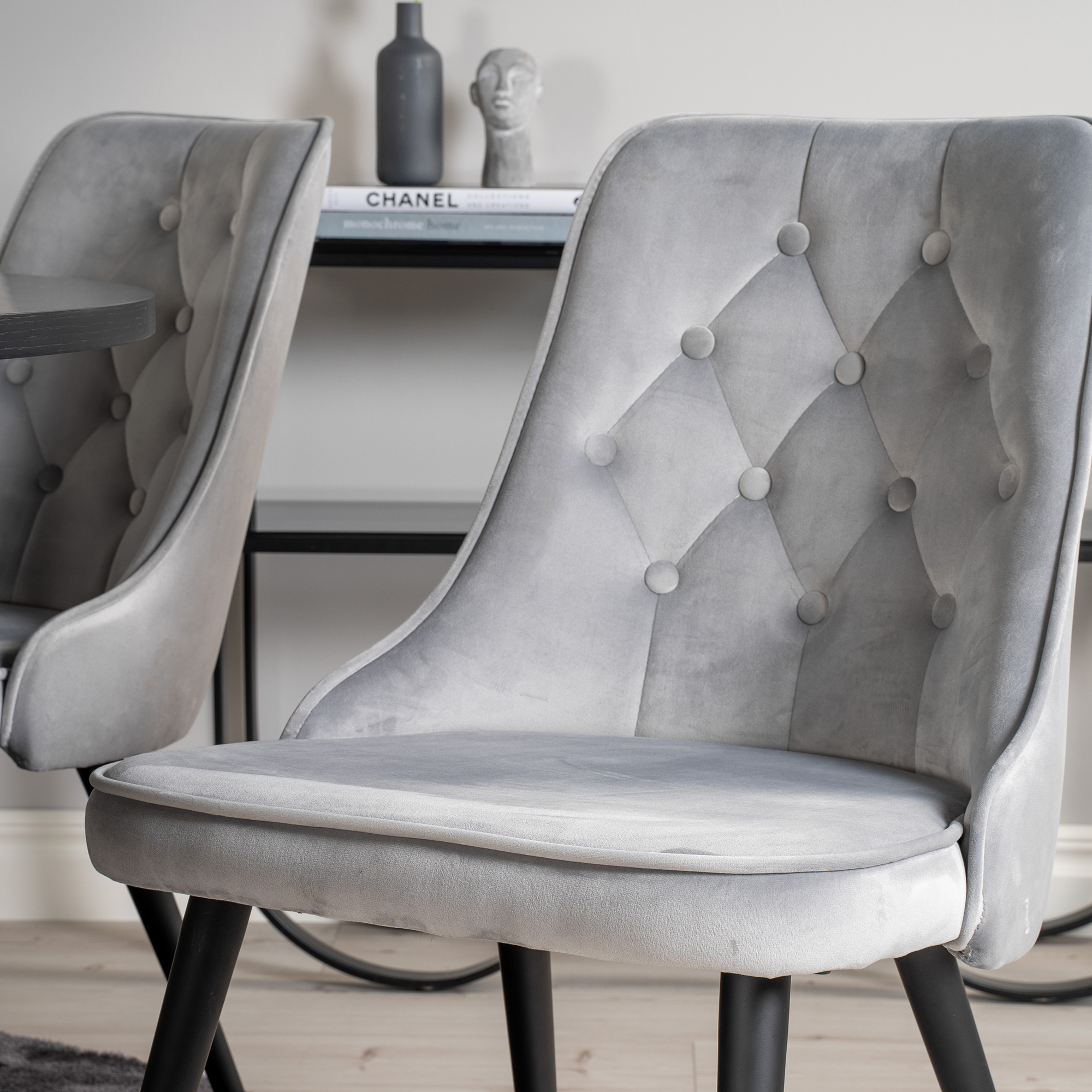 Spisegruppe furniture/fashion Copenhagen med 6 Vera Stoler