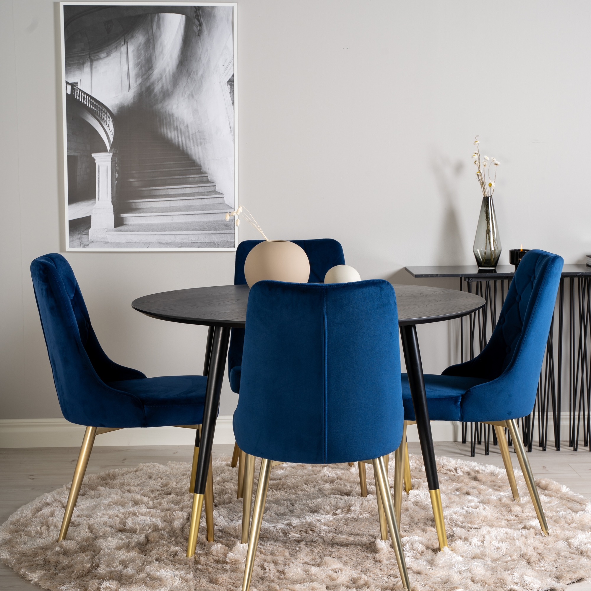 Spisegruppe Venture Home Dipp Ø115 cm med 4 Velvet Deluxe Stoler