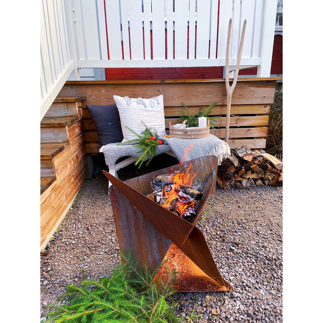 Bålpanne Jabo Triangel Inkl Fat Corten 64x64x54 cm