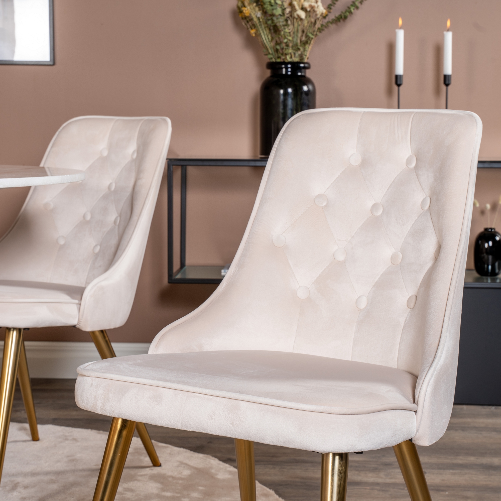 Estelle runt Matbord - Svart / Vit marmor - ø106*H75+Velvet Hvitt Bord med Sort Bein, Beige Stol med Messing Bein