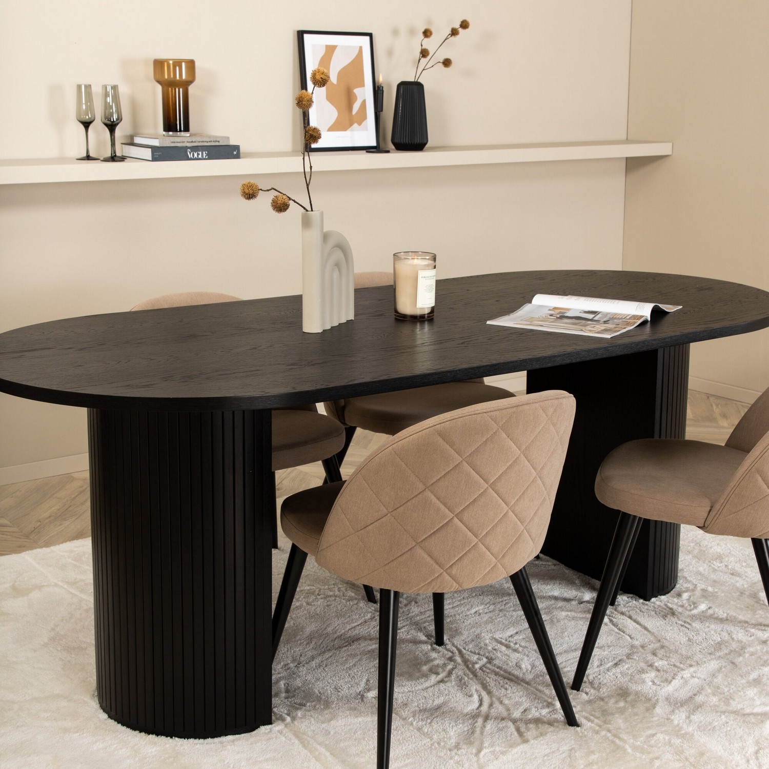 Spisegruppe Venture Home Bianca med 4 Valentina Sort Stitcthes Stoler