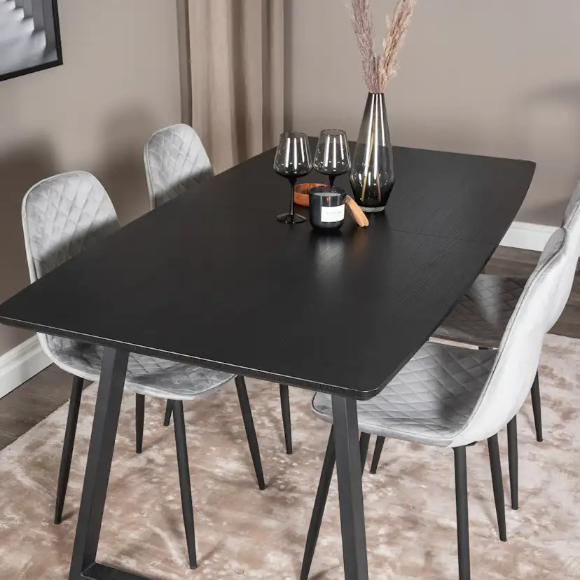 Spisegruppe Venture Home Ina med 4 Phoi Stoler Fløyel