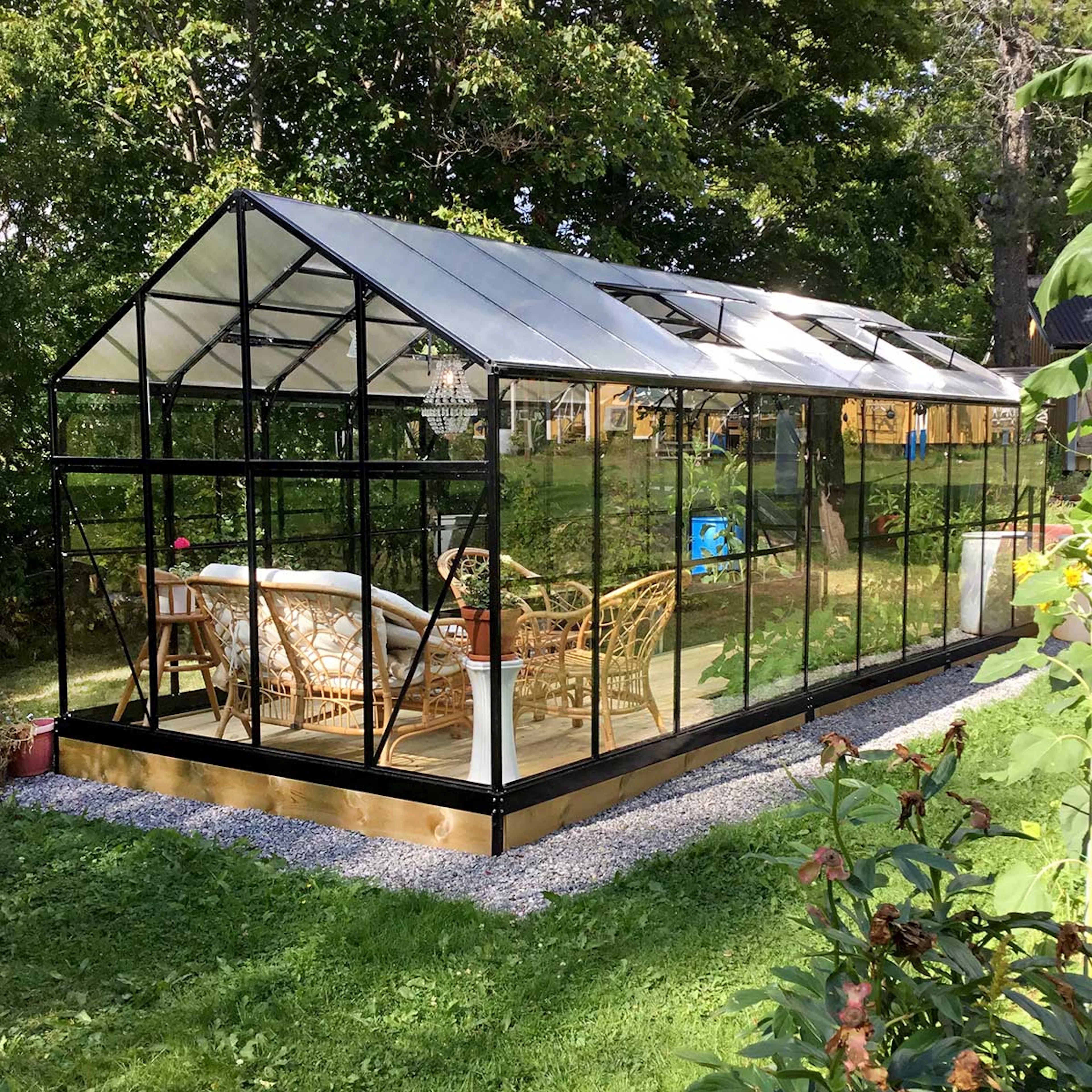 Växthus 16 m2, glas, pc-tak, 8 fönster, Svart Sort