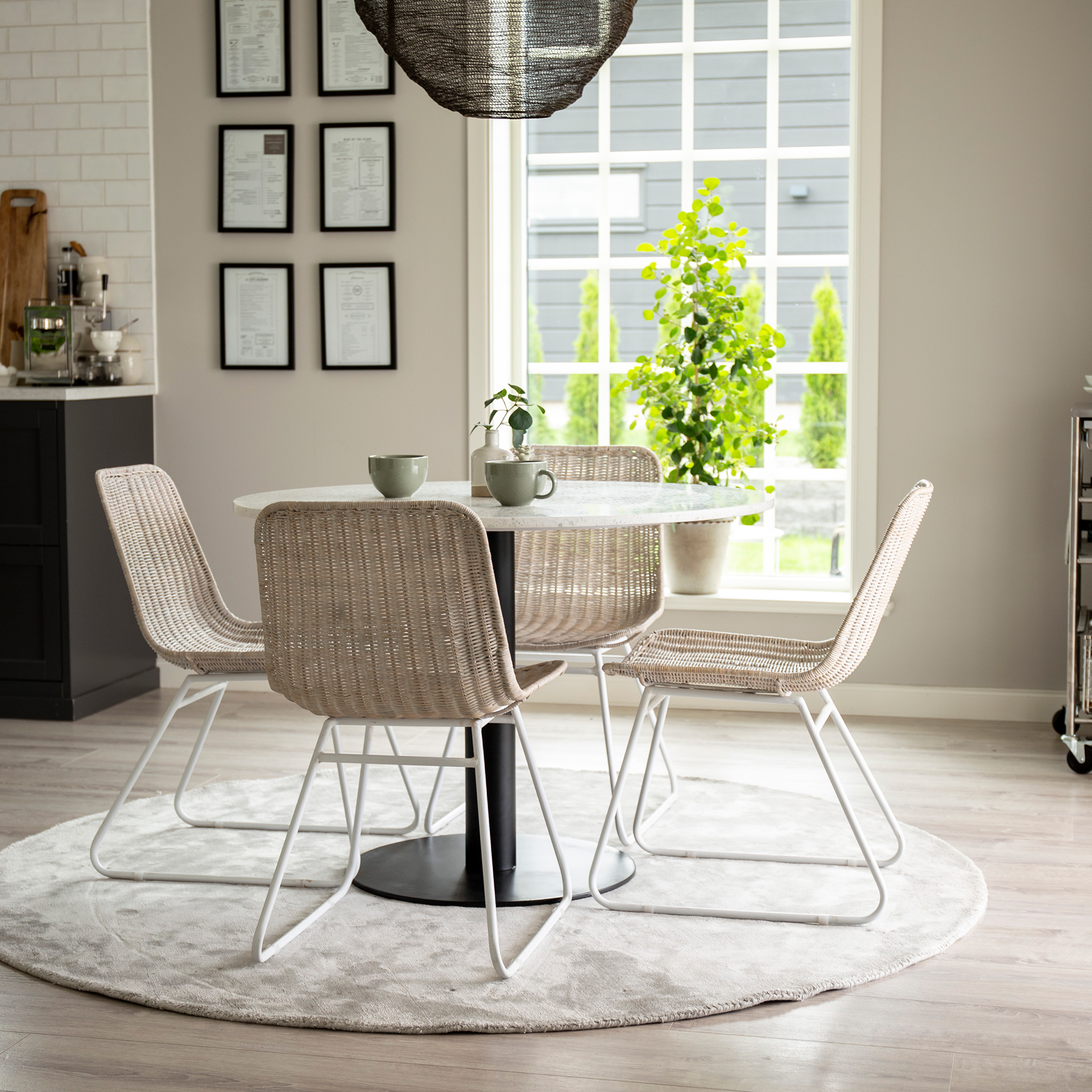 Spisegruppe Venture Home Roxanna med 4 Cornelia Stoler HHvitTerazzo