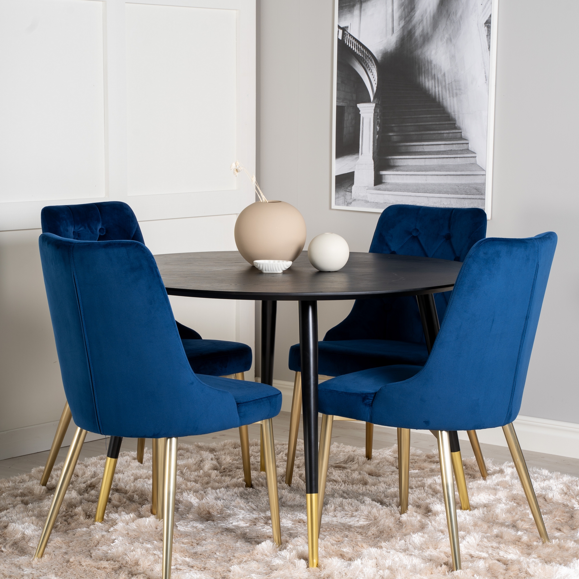 Spisegruppe Venture Home Dipp Ø115 cm med 4 Velvet Deluxe Stoler