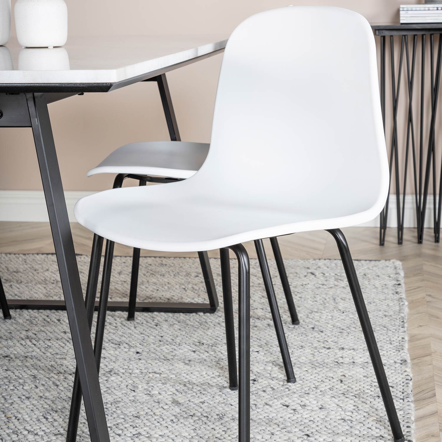 Spisegruppe Venture Home Estelle 140 med 4 Ardi Stoler