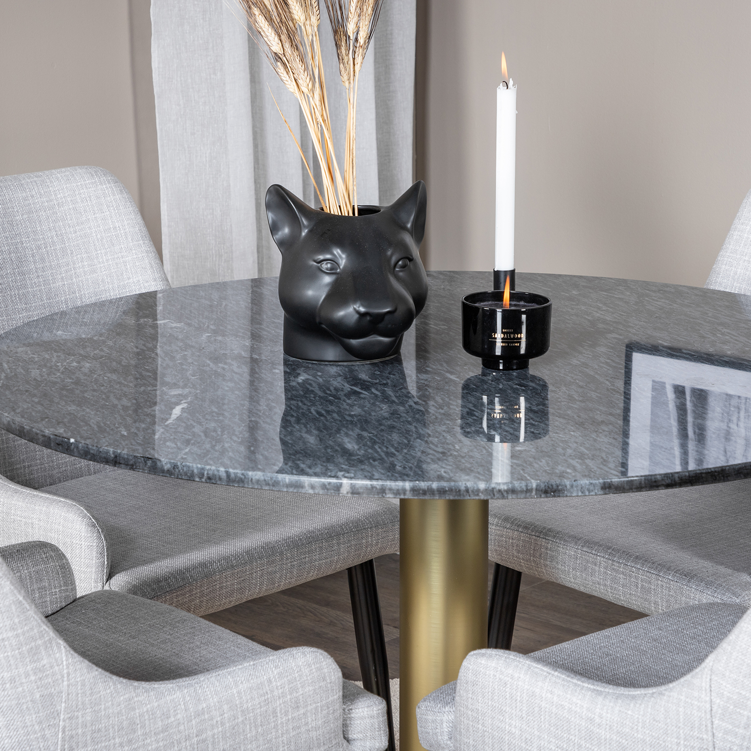 Estelle Round Dining Table ø106+ Plaza Dining chair Sort/Messing/Lysegrå