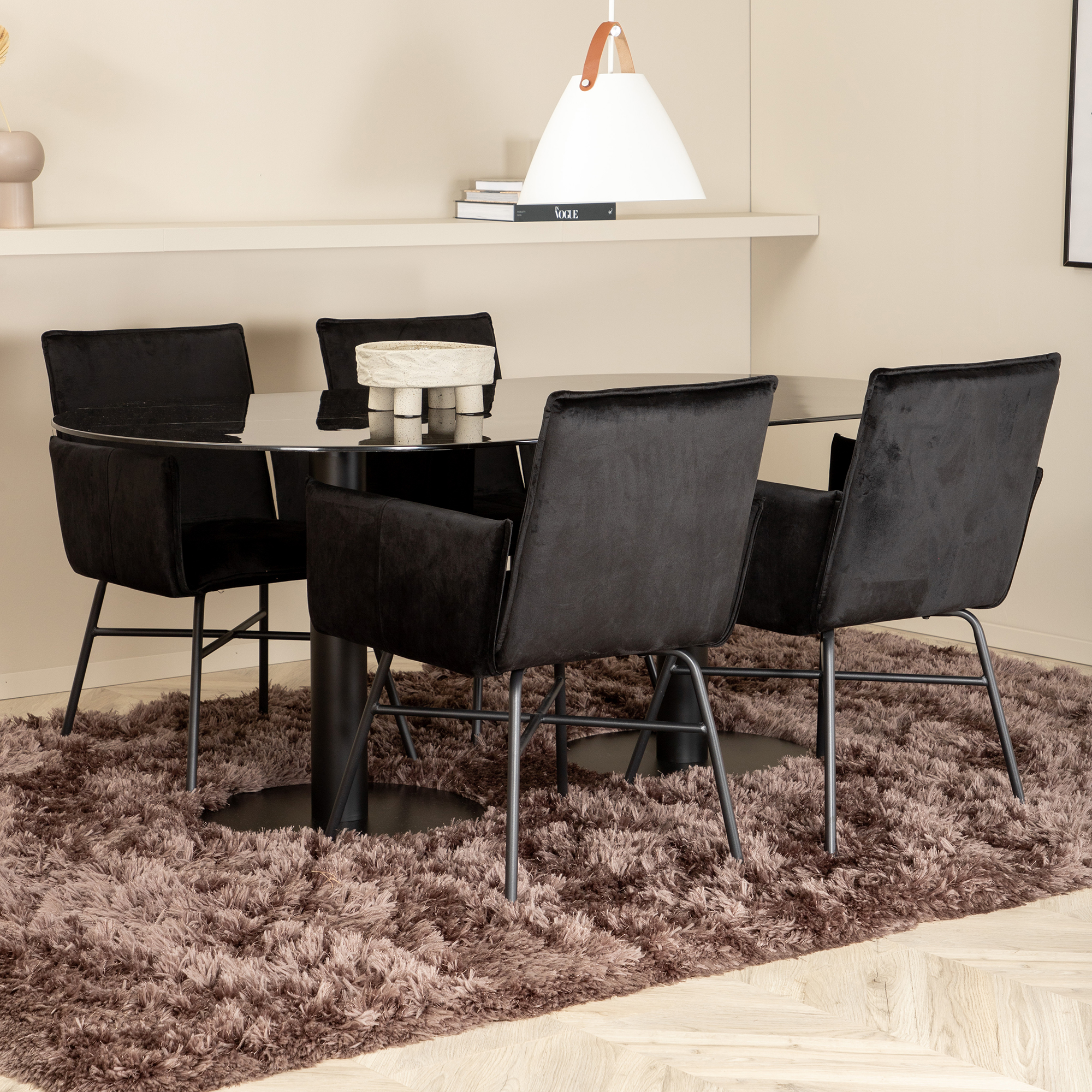 Spisegruppe Venture Home Oslo med 4 Annika Stoler
