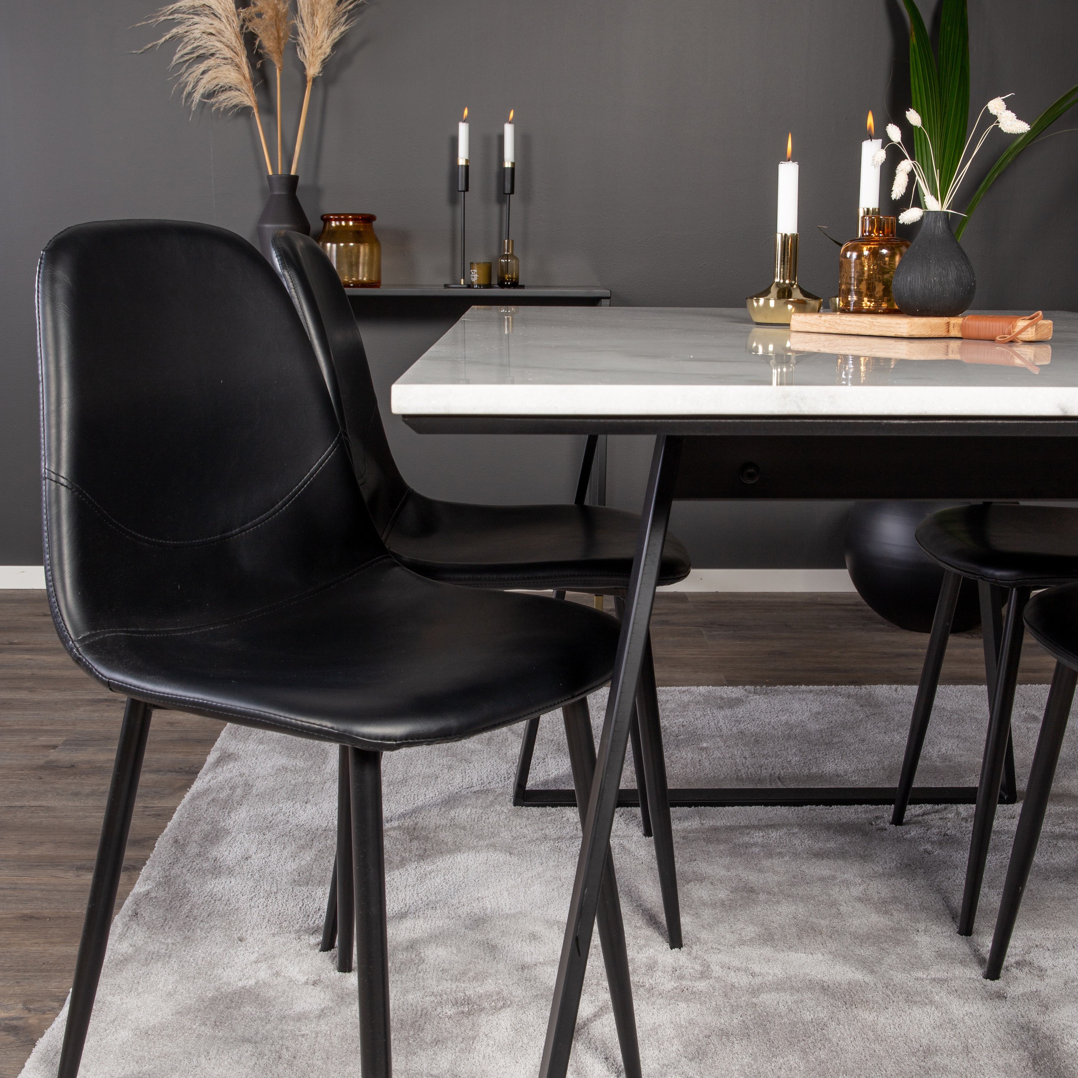 Spisegruppe Venture Home Estelle 140 med 4 Pobbie Stoler Lær