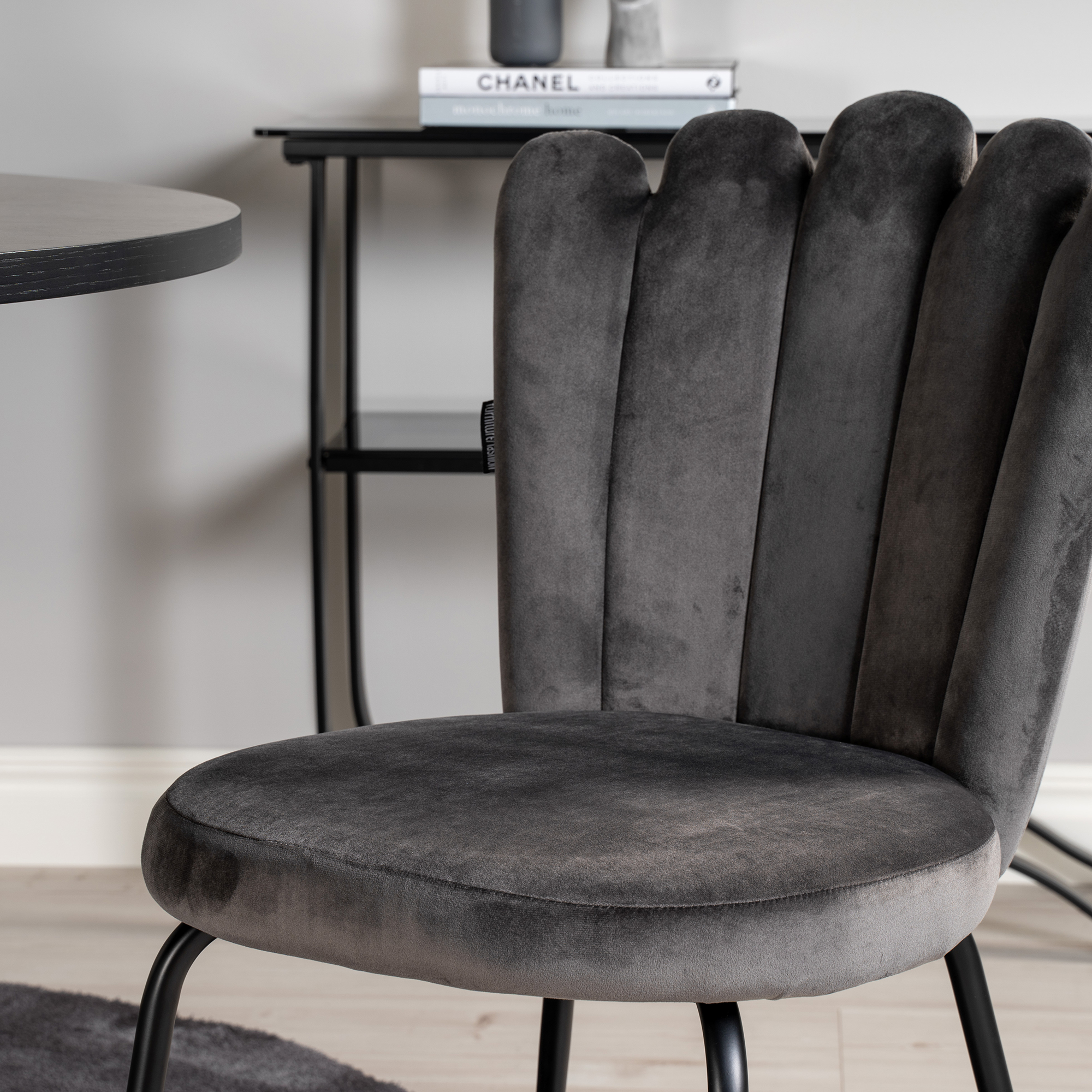 Spisegruppe furniture/fashion Copenhagen med 4 Grå Limhamn Light Stoler