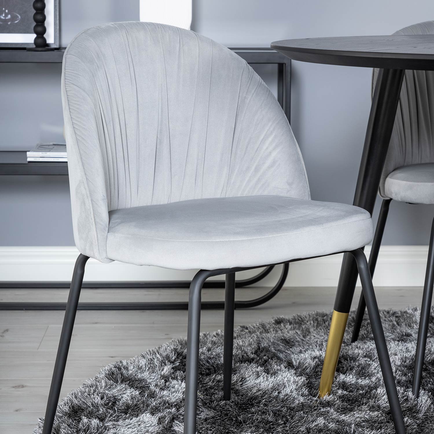 Spisegruppe Venture Home Dipp Ø115 cm med 4 Wrinkles Stoler