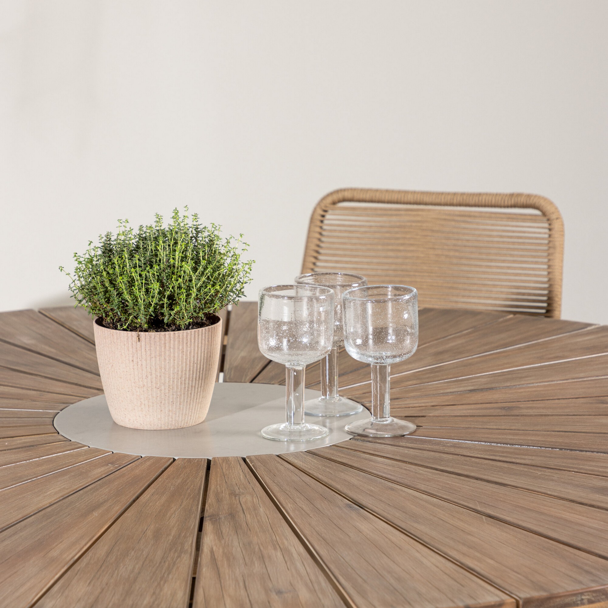 Hagegruppe Venture Home Rosario med 6 Lindos Lenestoler