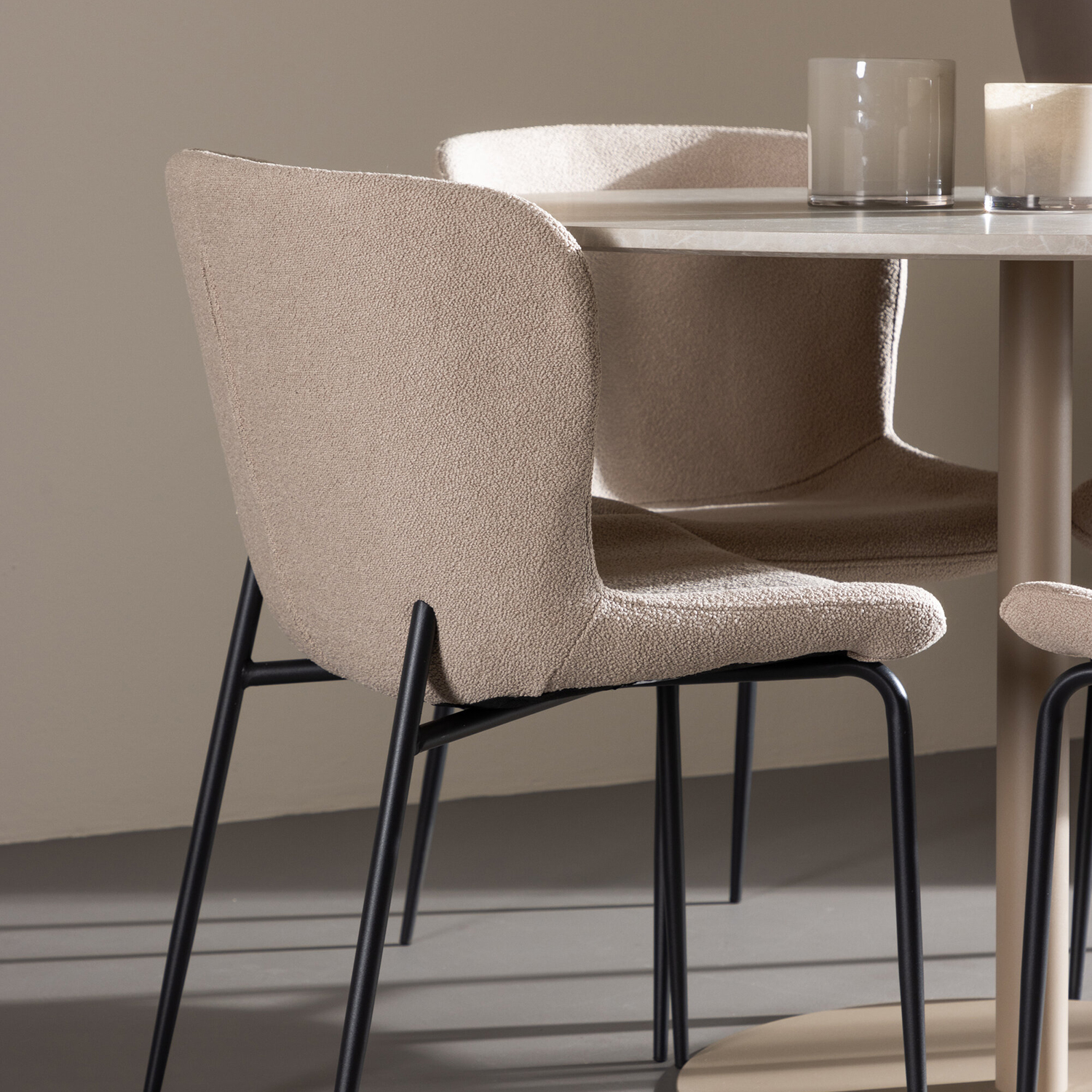 Spisegruppe Venture Home Lycke Ø110 med 4 stk Modesto Stoler