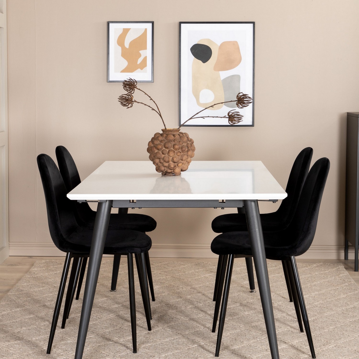 Spisegruppe Venture Home Jolie med 4 Pobbie Stoler Metall